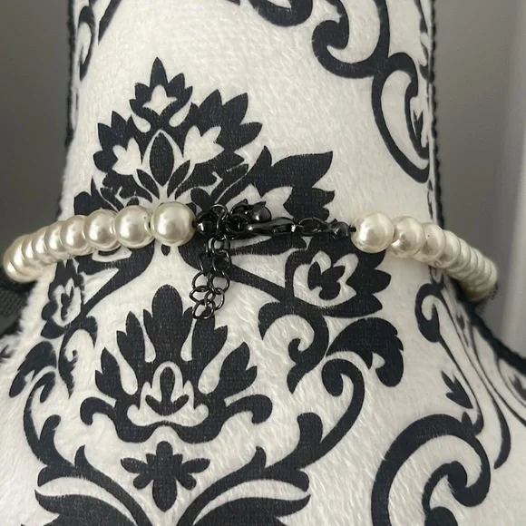 Black pearl lace, and metal necklace - Picture 3 of 3